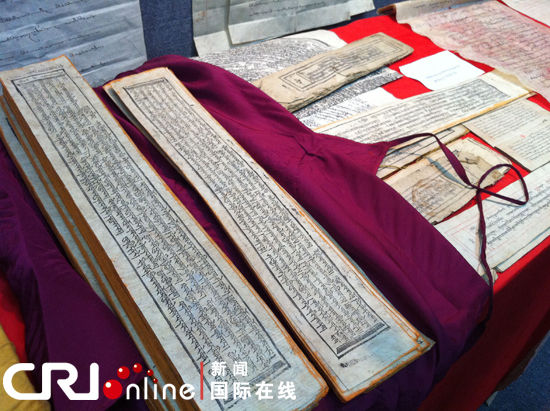 Traditional Tibetan paper is widely used in Tibetan Buddhism scriptures. [Photo/CRI]