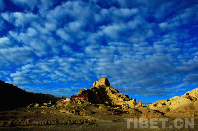 The ruins of Guge Kingdom look mysterious against the blue sky.