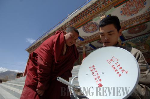 Soldiers install satellite TV receivers for earthquake victims in Yushu, Qinghai Province