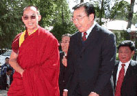 TAR officials meet the 11th Panchen Lama in Lhasa