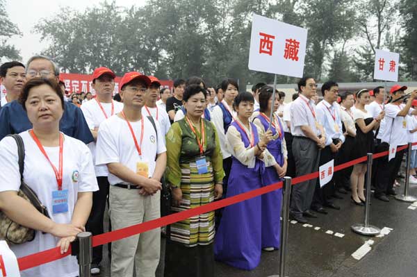 The Exhibition Team of Tibet Autonomous Region attended the opening ceremony on July 12, 2010.