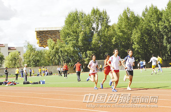 Sprinters are stepping up their training for the upcoming 10th Sports Games of Tibet Autonomous Region.