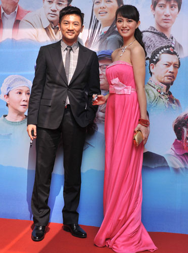 Cast members Alec Su (left) and Ju Wenpei attend the premiere of the film "Kangding Qing Ge" ("Kangding Love Song") in Beijing on Saturday, October 9, 2010. The romantic drama also features Pu Bajia. It will open in cinemas on November 16.