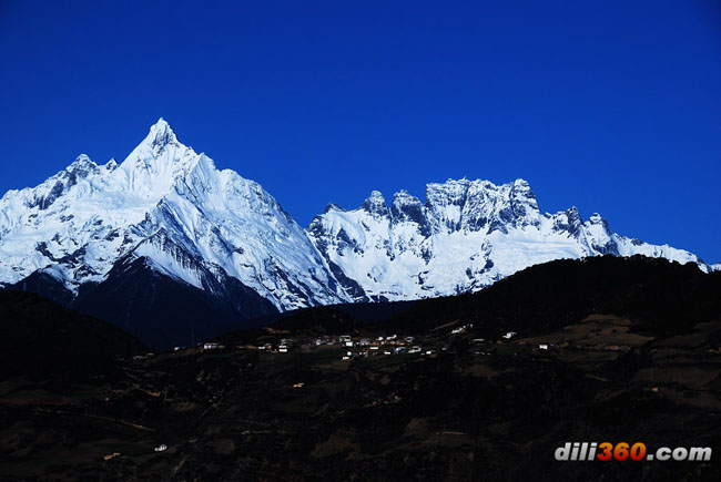 Beautiful scenery of snow-capped mountain in Mangkam County, southeastern of Tibet Autonomous Region.