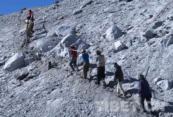 A construction site of Tibet Meteorology Department at an altitude of 5,200 meters, photo from Tibet.cn.