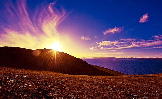 Breathtaking landscapes around the Namtso Lake in north Tibet Autonomous Region, photo from http://bbs.dili360.com/.