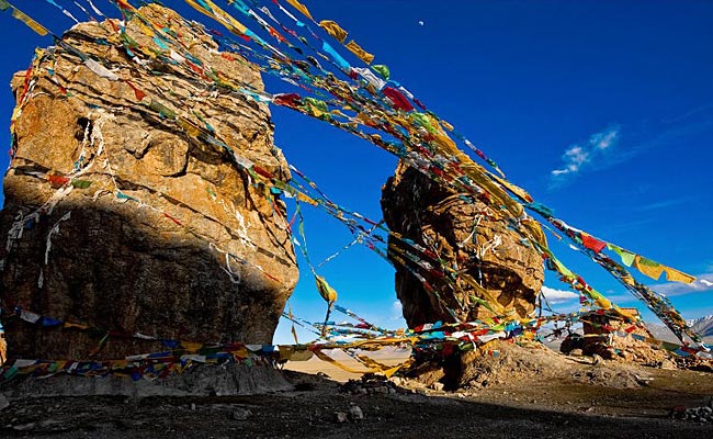 Breathtaking landscapes around the Namtso Lake in north Tibet Autonomous Region, photo from http://bbs.dili360.com/.