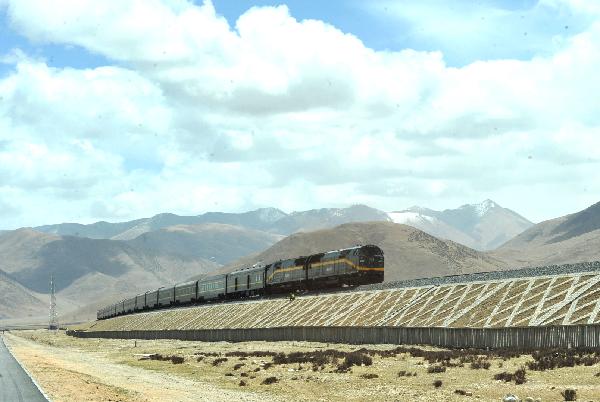 A train runs across the tundra region of Qinghai-Tibet plateau on the Qinghai-Tibet railway in southwest China's Tibet Autonomous Region, May 11, 2011. Since its opening on April 1st, 2006, the five years' sound operation of Qinghai-Tibet railway on Qinghai-Tibet plateau, which is known as "the Roof of the World", proved that the advanced technology applied to the Qinghai-Tibet railway had succeeded in standing the test of time. It is estimated that over the past five years, the Qinghai-Tibet railway has sent over 23 million passengers and 120 million tons of goods. [Photo/Xinhua]