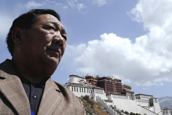 Qungda, Potala Palace's new guardian, is seen in this picture taken on April 26, 2011. [Photo/Xinhua]