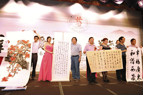 Some painters show their works on charity auction. [Photo/Xinhua]