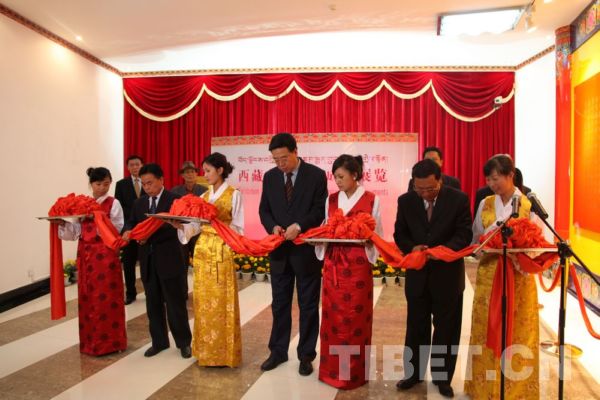The opening ceremony was held for the exhibition on achievements of transportation construction to mark Tibet's peaceful liberation on July 13. [Photo/China Tibet Online]