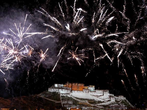 Fireworks burst over the Potala Palace Square during a celebration marking the 60th anniversary of Tibet's peaceful liberation in Lhasa, southwest China's Tibet Autonomous Region, July 19, 2011.[Photo/Xinhua]