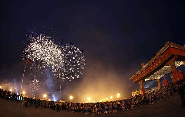 Fireworks burst over the Potala Palace Square during a celebration marking the 60th anniversary of Tibet's peaceful liberation in Lhasa, southwest China's Tibet Autonomous Region, July 19, 2011.[Photo/Xinhua]