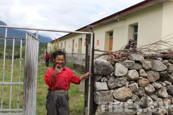 A nursing house has been invested to build up by Foshan, Tibet-aid city of Guang Dong province in Yi-gong, Nyingchi Prefecture of Tibet Autonomous Region. More than twenty disabled and lonely old man and women have lived here. [Photo/China Tibet Online]