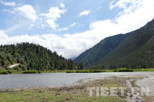 The beautiful scenery around Kanam Village where the ancient Kanam dynasty is said to have originated. [Photo/ China Tibet Online]