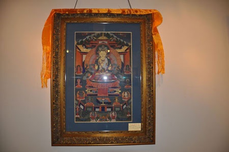 Photo taken on June 15, 2009, shows a piece of Thangka of Amitayus in an art gallery in the Aijia International Collection Market in Beijing. (Photo/Xinhuanet)