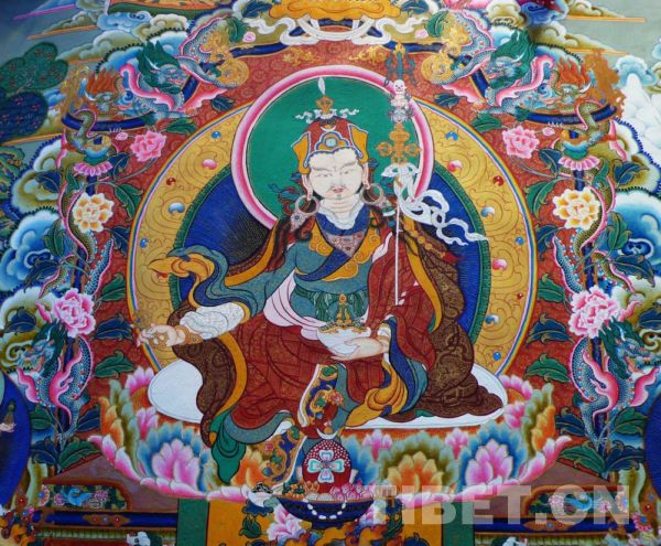 Partial zoom-in picture of thangka paintings exhibited at the 2011 Tibet thangka culture and art exhibition. [Photo by Rao Chuyan/China Tibet Online]