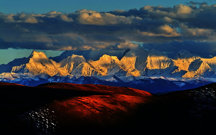 The spectacular Minay Konka in Sichuan Province. [Phot/Baidu.com]