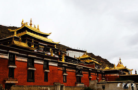 Photo shows the Tashilhunpo Monastery, a Buddhist shrine located in Shigatse, the second-largest city of southwest China’s Tibet Autonomous Region. [Photo/sina]