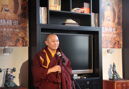 Jamyang Lekdrup Rinpoche gives a speech at the opening ceremony of Jonang Thangka Art Exhibition at Pro-public International Cultural Center in Beijing on Dec.19, 2011. [Photo/China Tibet Online]