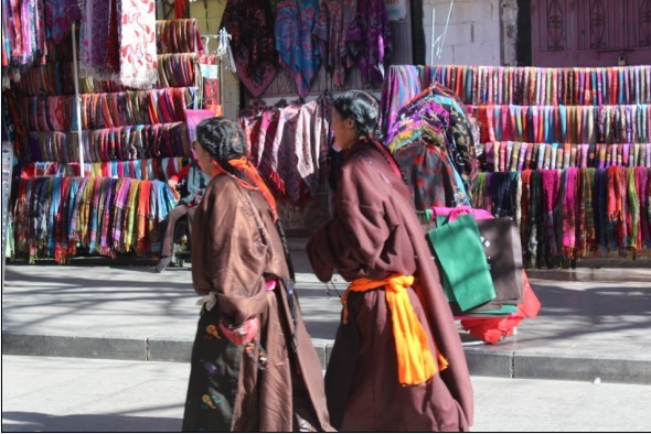 Barkhor Street in Lhasa [Photo by Rachel Wang/ChinaTibetOnline]