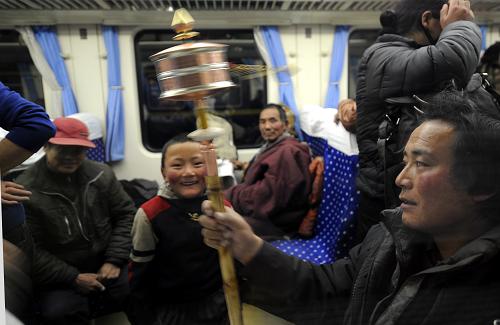 Qinghai-Tibet Railway ready for peak travel season