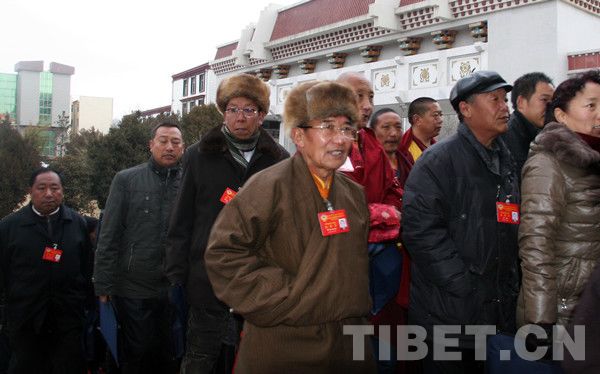 Religous representatives attend the 5th Session of the 9th Tibet Autonomous Regional Committee of CPPCC held from Jan.8 to Jan.12, Lhasa. [Photo/Tibet.cn]