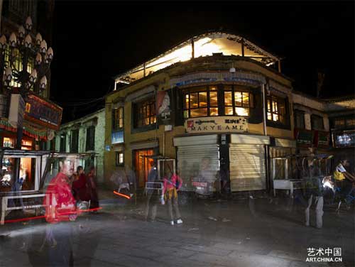 Photo shows the outlook of Makye Ame, a Tibetan restaurant at the southeastern corner of Barkor Street in Lhasa, capital of southwest China's Tibet Autonomous Region. [Photo/Art.china.cn]
