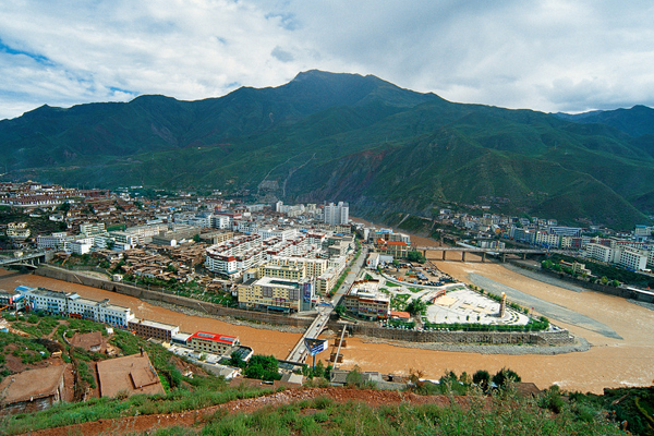Tibet's Chamdo Prefecture worked vigorously to promote ecological construction in 2011.