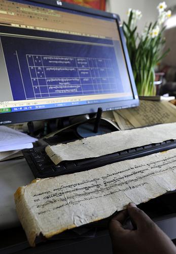 Ancient Tibetan classics are being typed into the computer in Huibao Studio, a joint effort on professional classics preservation and promotion by monasteries in southwest China's Tibet, Feb 10, 2012. [Photo/Xinhua]