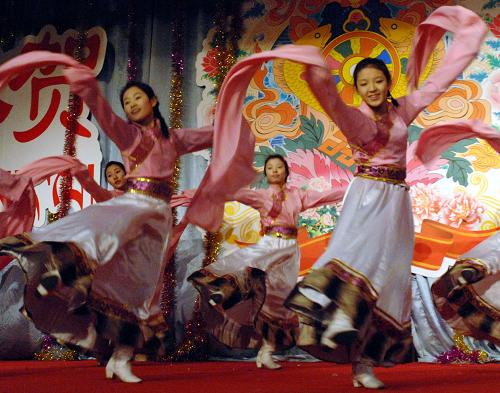 Inland Tibetan students celebrate Losar