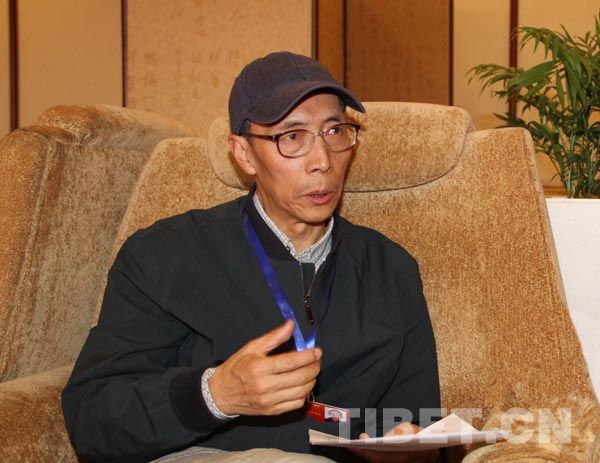 Han Shuli, member of CPPCC and chairman of Tibet Literary Federation, talks about his proposal in an interview with China Tibet Online on March. 12. [Photo/China Tibet Online]