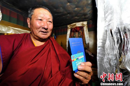 Religious practitioners in Tibet can now pay into a social insurance plan.[Photo/Chinanews.com]
