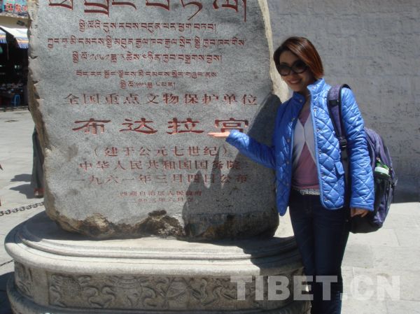 Picture taken in front of the door of Potala Palace on May 16, 2012.[Photo/China Tibet Online]