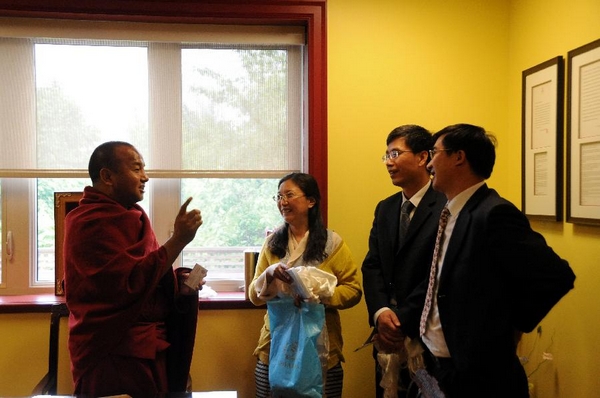Members of the Chinese Tibetologist delegation talks to Pema Tsewang (L), Vajra Master of Thrangu Monastery, in Richmond, Canada, May 30, 2012.