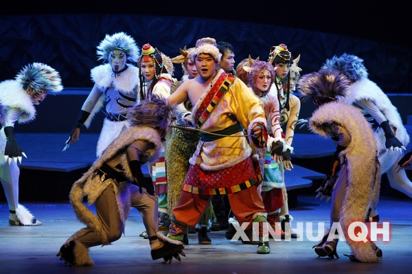 Actors from northwest China's Qinghai Province and southeast Zhejiang Province performed a Peking Opera titled "Tibetan antelope" in Beijing on June 23, 2012. [Photo/Xinhua]