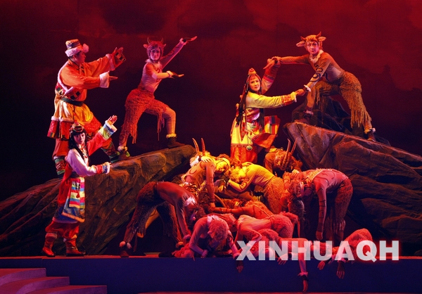 Actors from northwest China's Qinghai Province and southeast Zhejiang Province performed a Peking Opera titled "Tibetan antelope" in Beijing on June 23, 2012. [Photo/Xinhua]