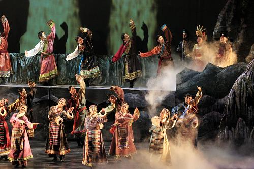 The musical play "Light on the Snowy Plateau: Princess Wencheng" is staged in Xi'an, capital city of northwestern Shaanxi Province, on July 20.