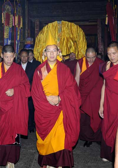 The 11th Panchen Lama, Bainqen Erdini Qoigyijabu (C), arrives at the Jokhang Temple in Lhasa, capital of southwest China's Tibet Autonomous Region, July 24, 2012. The Panchen Lama began his Lhasa visit on Monday. The lama's visits have become an annual event in recent years. [Photo/Xinhua]