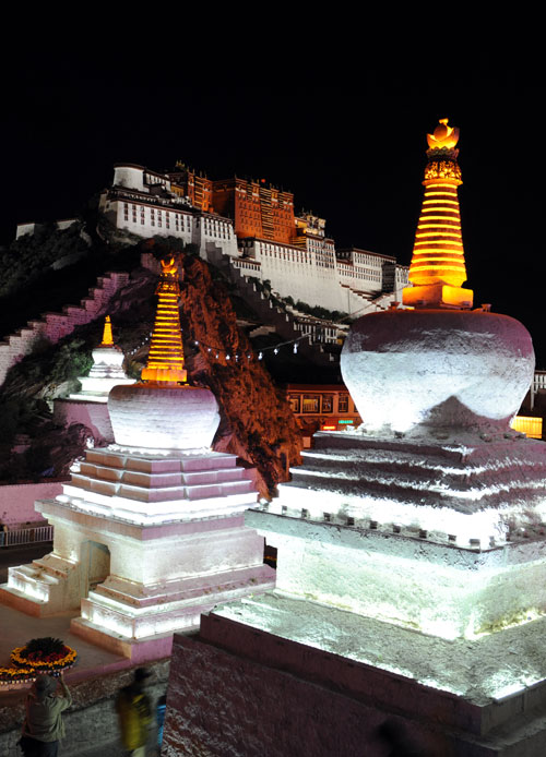 Photo shows the magnificent view of the Potala Palace atop the Red Hill in the center of Lhasa, capital of southwest China's Tibet Autonomous Region.