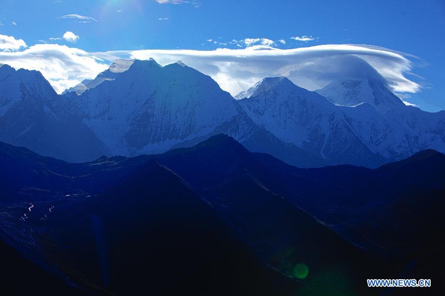 Photo taken on Oct. 25, 2012 shows a view of the Gongga Mountain in Kangding County of Tibetan Autonomous Prefecture of Garze, southwest China's Sichuan Province.