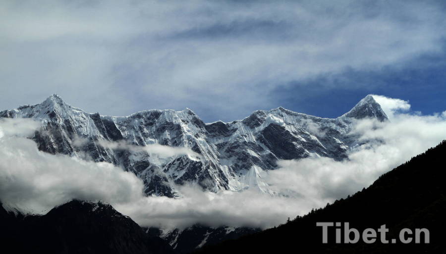 Located on the eastern edge of the Himalayan range in the Nyingchi Prefecture of southwest China's Tibet Autonomous Region, Mt. Namcha Barwa is the highest peak in the east end of the Himalayas.