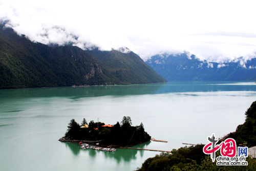 Basongcuo Lake in Linzhi [Photo/China.org.cn]