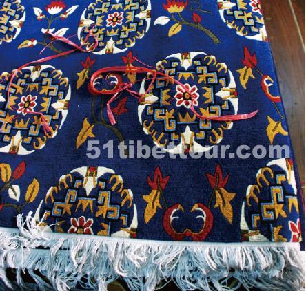 Tibetan carpet is made of the hair of sheep, cattl