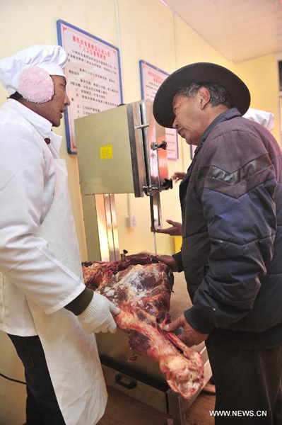 Lhasa supplies meat at limited prices as festivals