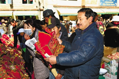 Chemar boxes, carriers of happiness in Tibet