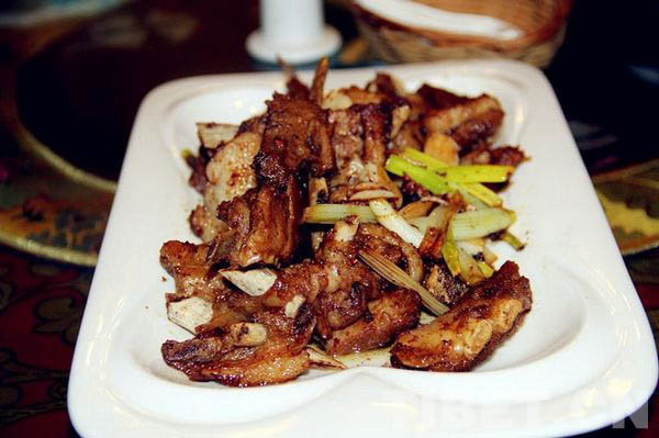 The photo shows Tibetan style roast mutton chops. [Photo/ China Tibet Online]