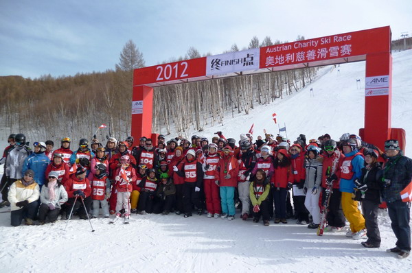 Racers of the 2012 Austrian Charity Ski Race take photos at the finish line in Wanlong Ski Resort in Chongli, Hebei province, Feb 25. [Photo / Provided to chinadaily.com.cn]