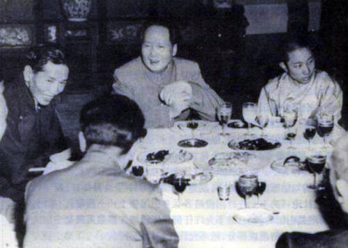 Black-white photos tells Chairman Mao's Tibet story