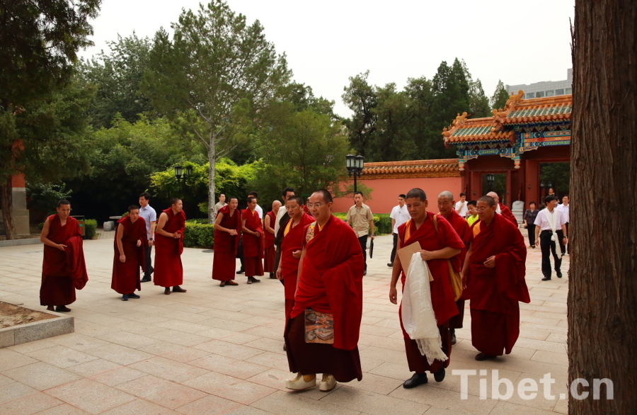 The Panchen Lama welcomes Mongolian Buddhist delegation in Beijing